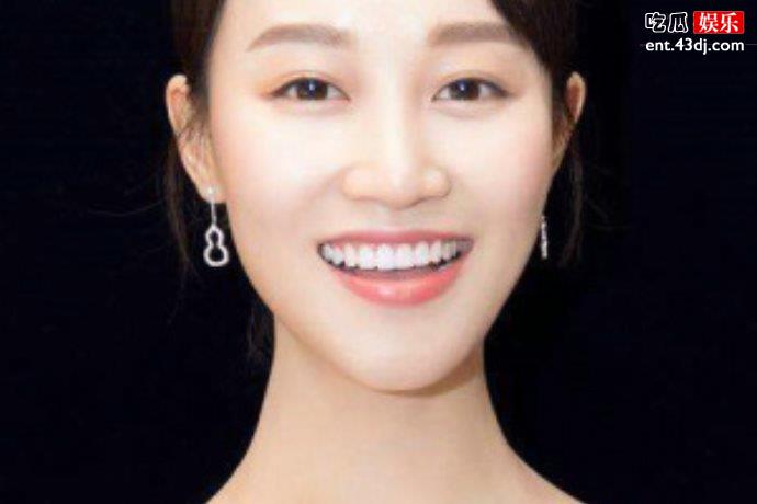 蓝盈莹、黄龄努力训练，吴昕无奈躺床上玩手机表情让人心疼