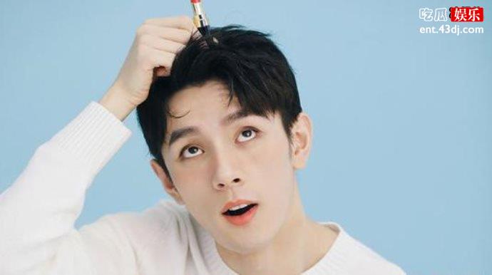李佳琦私下抽烟被骂？明星也得自我解压粉丝：放他们一马