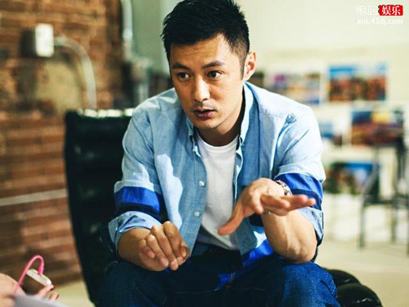 余文乐晒儿子近照，不忘为妻子庆祝母亲节