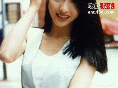 女神黎姿罕见晒女儿，打高尔夫超有爱一家人很幸福