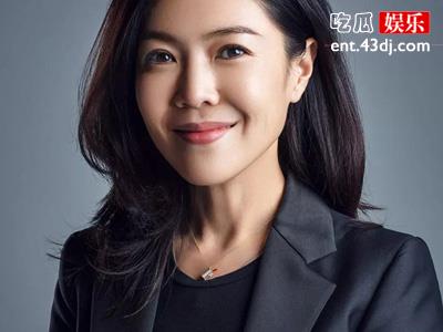 苏芒坐大腿事件! 竟与洪晃恩怨有关