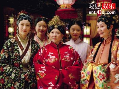 贾宝玉庆祝成功逃离北京，爱国人设崩塌真实性格被网友揭发