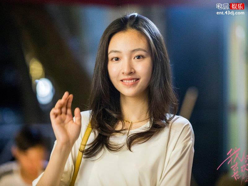 校花吴倩一组樱花照大火，成功进入娱乐圈