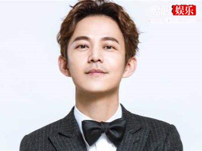 何炅和易烊千玺有什么关系吗？为什么在节目中频频照顾？