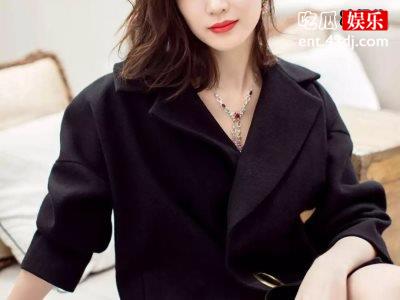 江疏影私服穿搭清爽干净，波点长袖配白裙像极了邻家姐姐