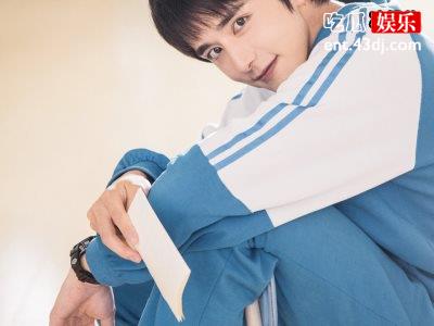 张新成呼吁粉丝注意安全不要接机，网友赞其实力暖男新星