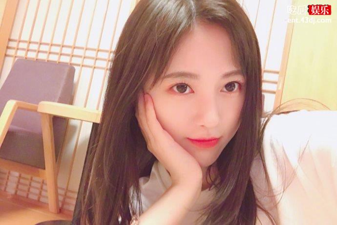 鞠婧祎在节目中处处藏着小心机，“人工美女”质疑声不断