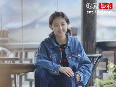 黄磊小女儿颜值惊人，碎花裙上身机灵可爱