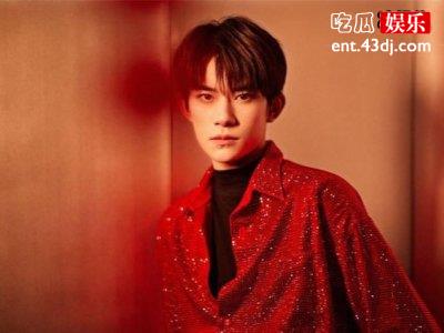 朋友请听好易烊千玺又表演才艺，与何炅深情演唱《后来》声音好苏