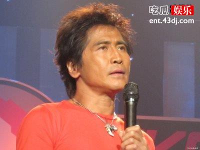 齐秦参加活动精神抖擞，身材不输小鲜肉