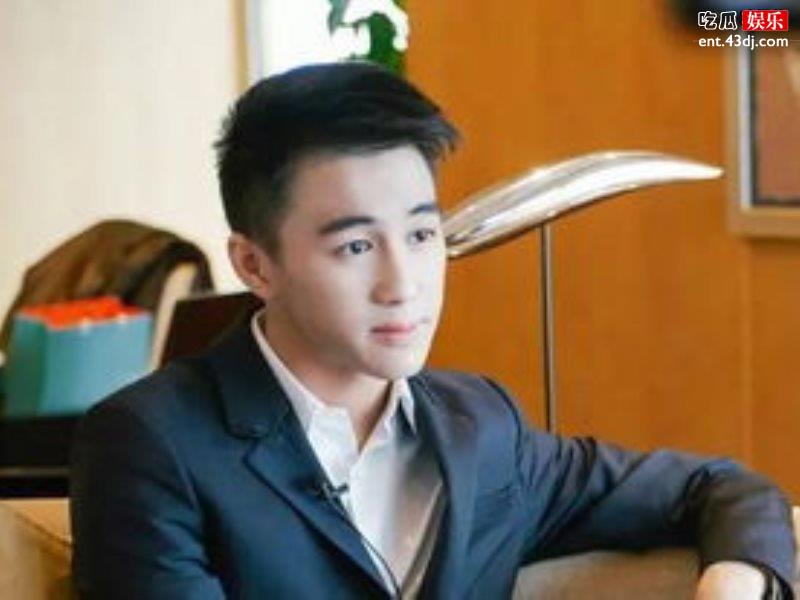 何猷君更换认证身份，赌王儿子变商界精英原因是这样