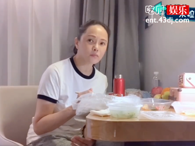 伊能静高调晒马甲线，却仍表示不可以放纵，是为了女儿