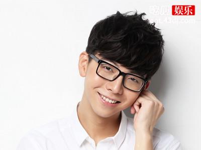 胡夏为什么只戴眼镜框? 真实原因令人意外!