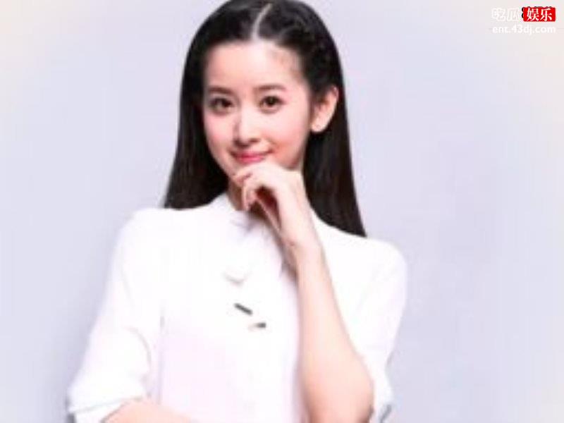 章泽天被曝赴剑桥留学老公出轨后频传离婚，如今却大秀身材