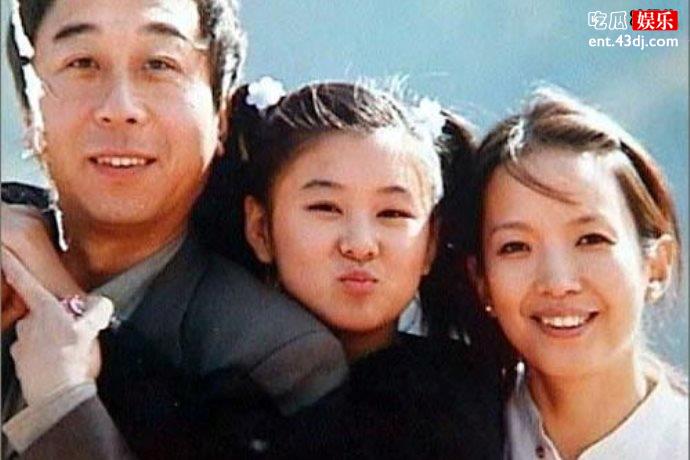 以“冯巩女儿”出道却以“冯巩徒孙”大红，34岁了还那么低调