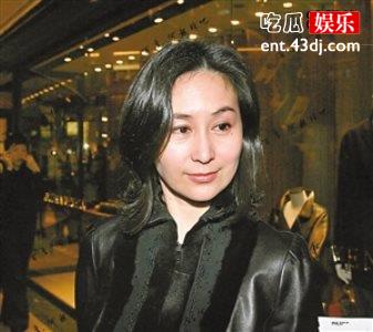 何超琼梁安琪因葬礼名单大吵，竟然和两年后竞标问题有关