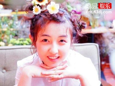 她被称为“国民闺女”，穿搭审美又提高了人气实力双丰收