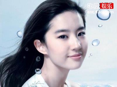 刘亦菲演绎不同类型的角色，展现的活灵活现