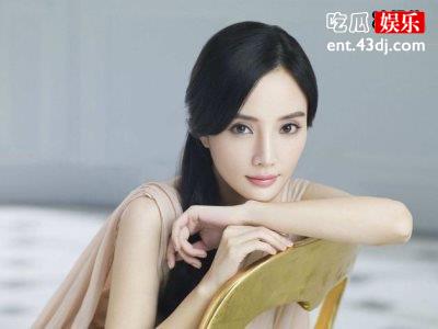 李小璐晒出女儿骑车的视频，小甜馨身材拔高一身粉色充满少女心