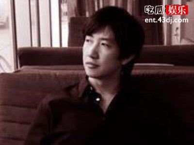 鄢颇一生有2个女人，梅婷跟他6年离婚李小冉苦恋7年无果