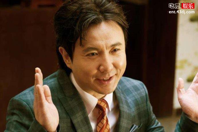 沈腾穿西装搞笑脱下更搞笑，网友：喜剧王当之无愧