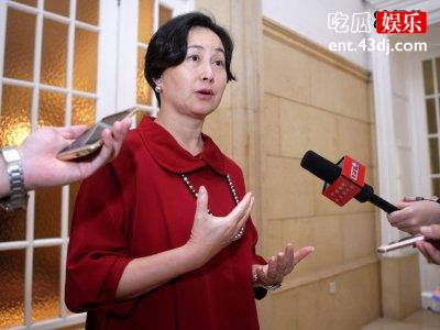 何超琼选旧爱照片在葬礼播放，这个男人为何让她惦念一生