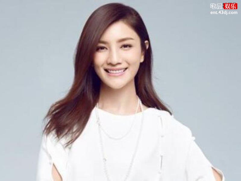 胡可谈绯闻一度心碎，时隔多年说起黄晓明