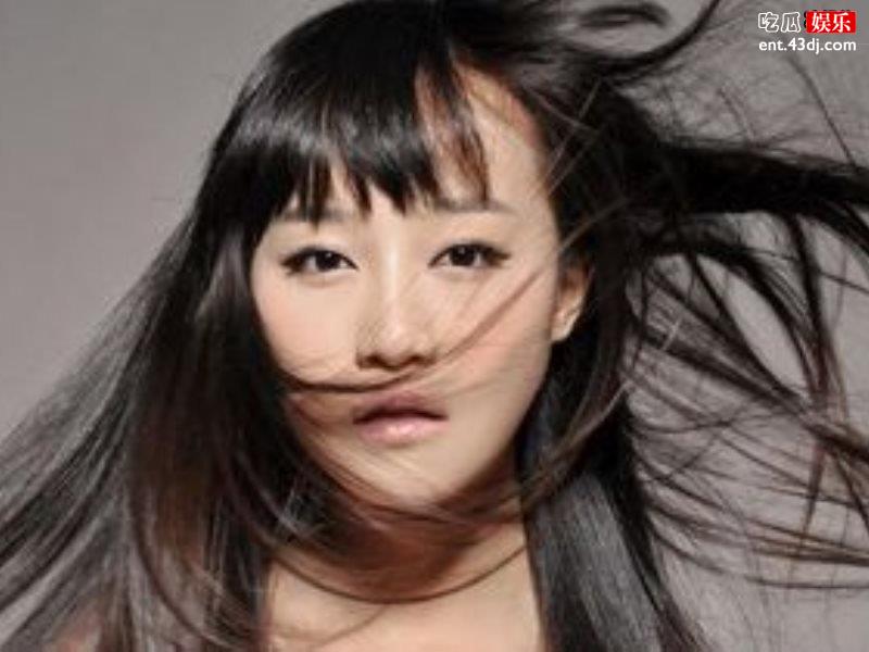 蓝盈莹现身《乘风破浪》，因颜值被网友吐槽实在不讨喜？