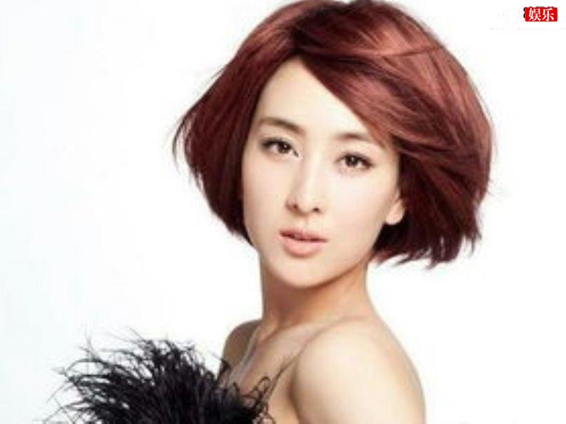 苏醒老婆廖语辰晒儿子照片，小小苏发型和父亲超像