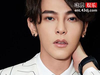 汪东城炎亚纶真的是同性恋？ 汪东城打掉炎亚纶话筒事件