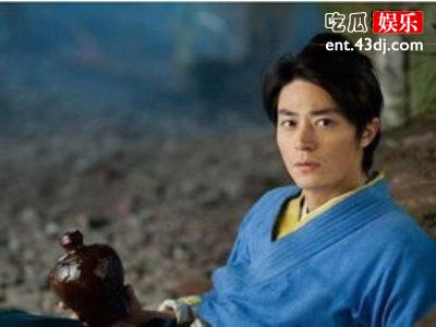 霍建华带女儿游玩，每一个小小的举动都体现出了父爱