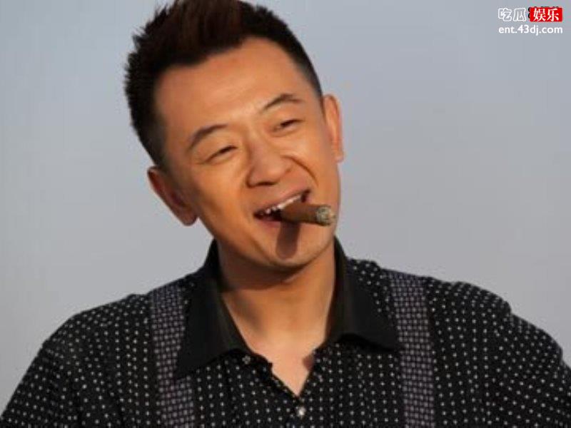 黄海波自导自演情景剧暗讽罗志祥，住高档小区生活依旧落魄