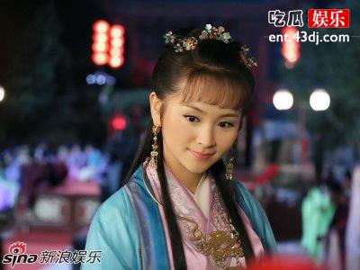 明星旧照引热议邓莎变身女版大麟子？这一家三代太像了