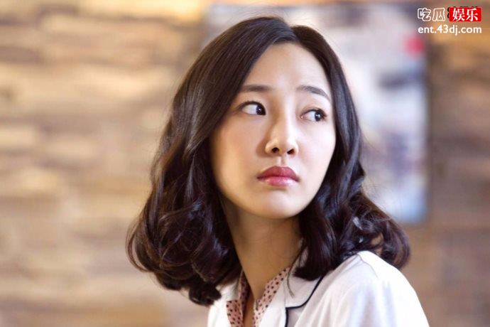 戏红女演员白百何新电影《亲爱的新年好》，全网上映演绎不易人生