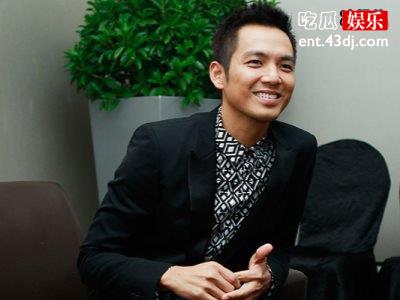 钟汉良主演电视剧《幸福的理由》，和王晓晨合作让人期待
