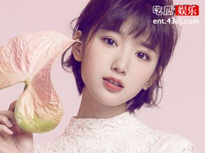 毛晓彤久违晒照片白色裙子显青春活力，网友：妈妈我恋爱了