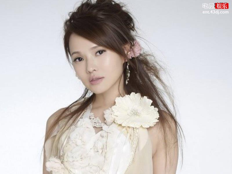 伊能静晒女儿生日照，秦昊赶来评论网友：别吓到孩子！