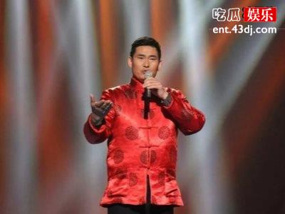 究竟是粉丝热情还是有点儿商业目的，大衣哥家人满为患