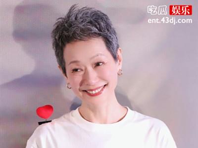 叶童白发被嘲显老，她大方回应称展示真我的一刻