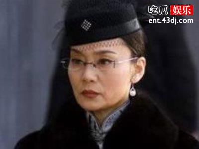 潘虹是家庭剧的专业表演者，被评为世界十大女星现在生活惬意自在