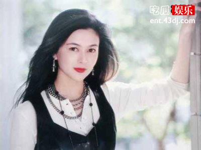 关之琳与男模在家中合照曝光，半月约会三次58岁终于找到了