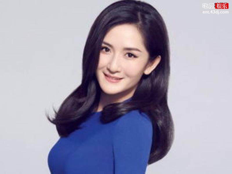 谢娜穿上粉丝毛衣似少女，和吴宣仪同框没有违和感