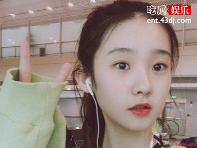张艺凡疑似被团体排挤，每次合照格格不入