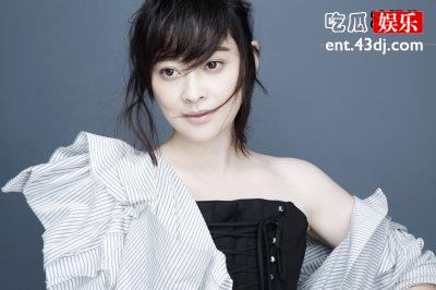 拥有新发型的梅婷，空气刘海让她多了几分少女感看起来美极了
