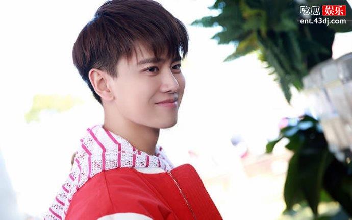任嘉伦新剧上线阵容十分强大，何杜鹃只能当女二
