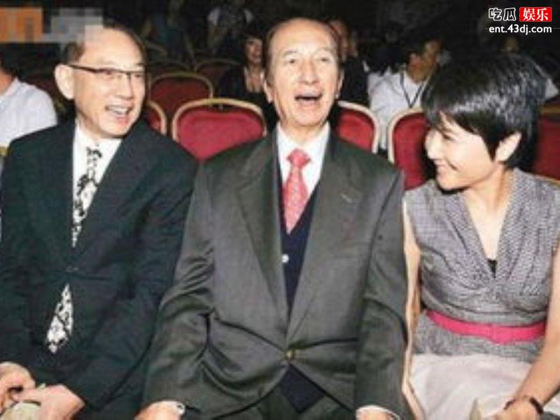 黎婉华何鸿燊二女现身，与女儿同框似姐妹