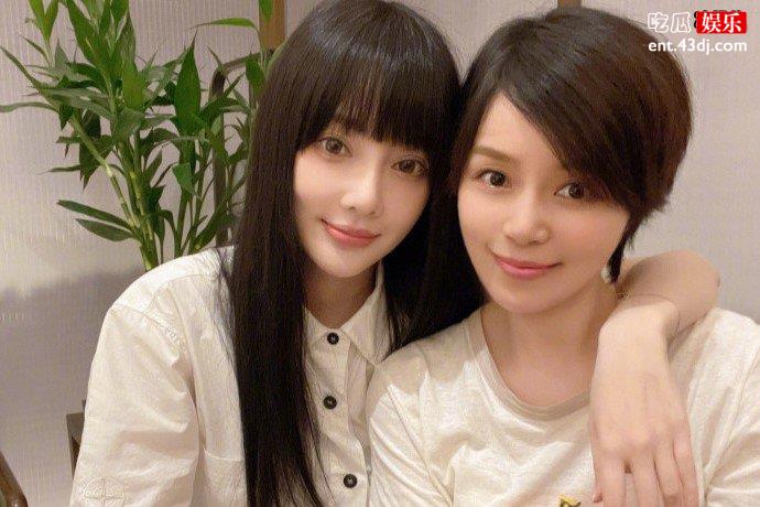 李小璐太壕了五百万座驾自拍，二十五万星空顶让人挪不开眼睛