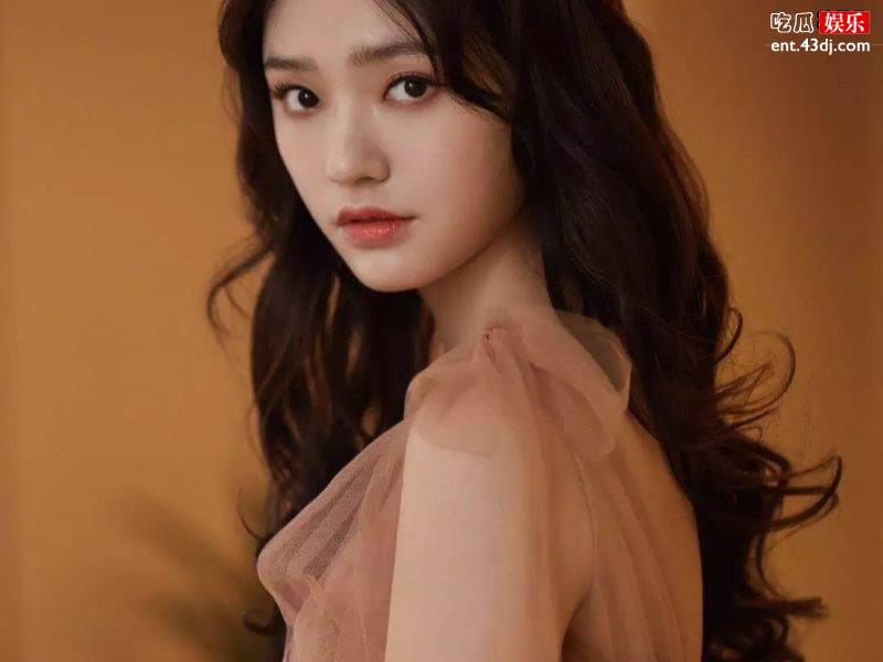女星素人时期照片曝光林允似路人，看到赵丽颖网友：从小美到大