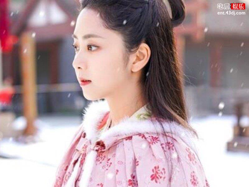 韩栋是一个很有天赋和潜力的演员，在《锦衣之下》中有精彩表现