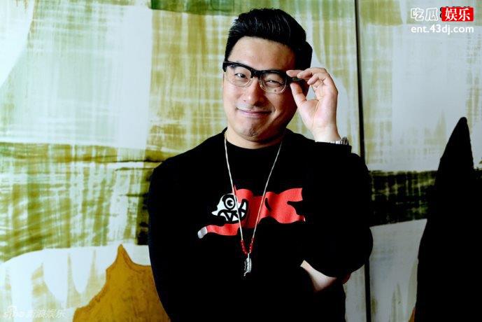 王岳伦凌晨道歉李湘未作出回应，夫妻二人三家公司解体